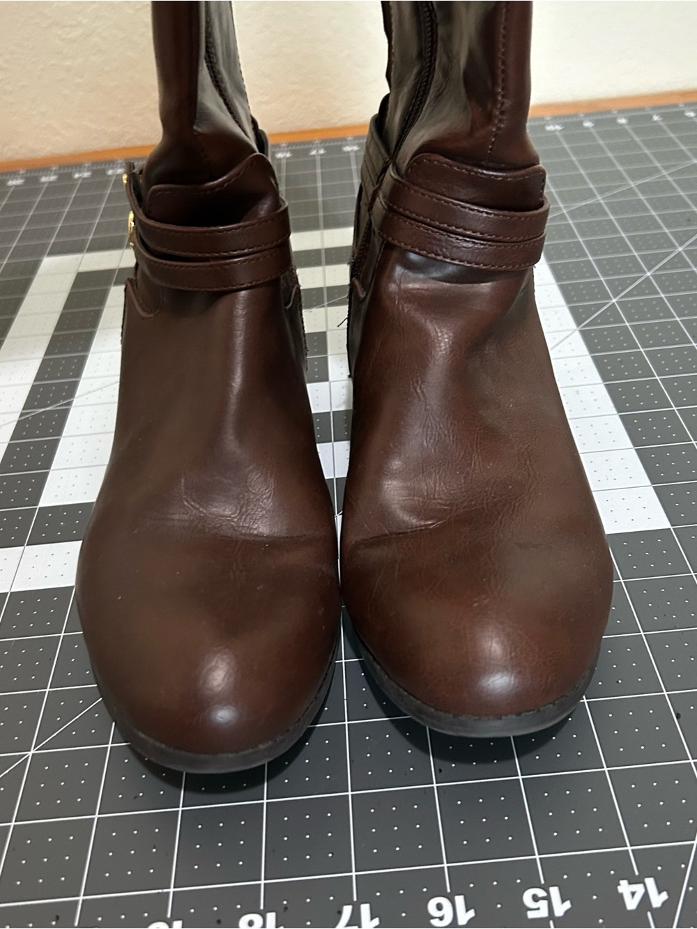 Liz Claiborne Brown Women's Mid Calf Riding Boots - Classic Leather Style - Picture 3 of 8
